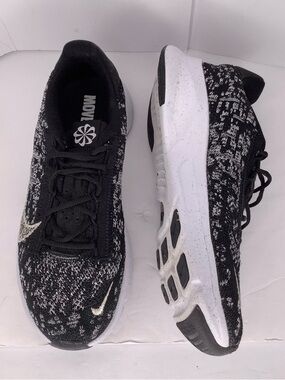 Nike Black/White Cross Training Running Women’s Low Top Sneakers Sz 7